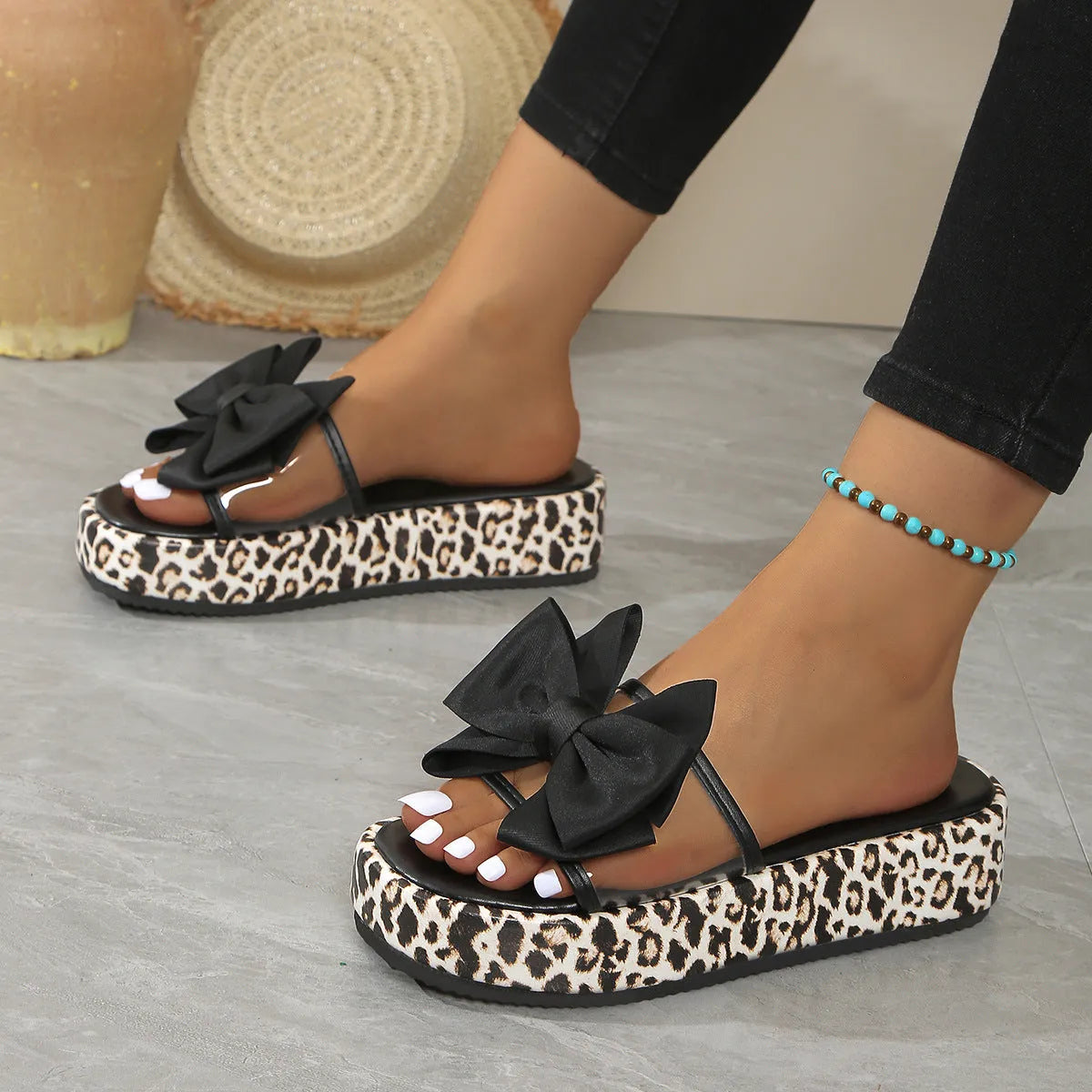 Leopard print thick bottom beach slippers for women in retro style with round head design