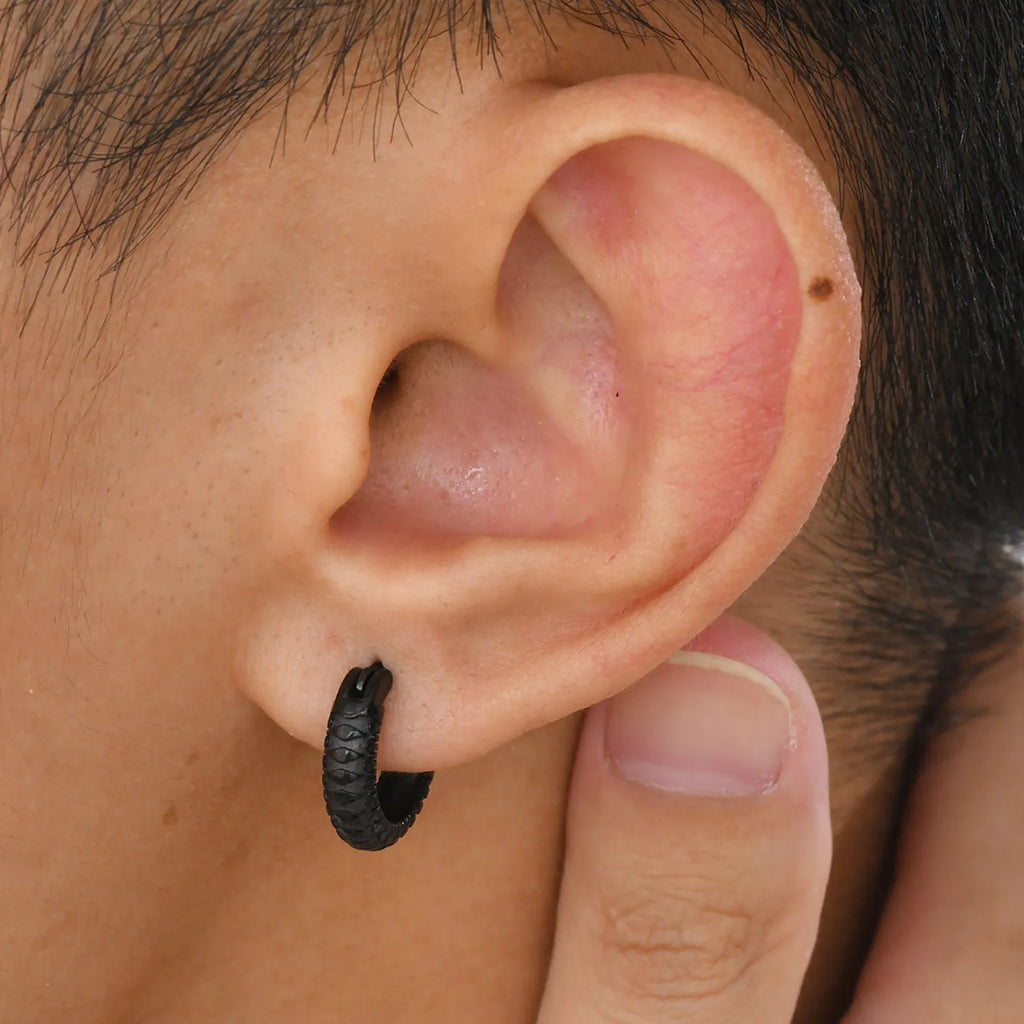 Stainless steel snake pattern hip hop earrings in black or gold with curved bar design