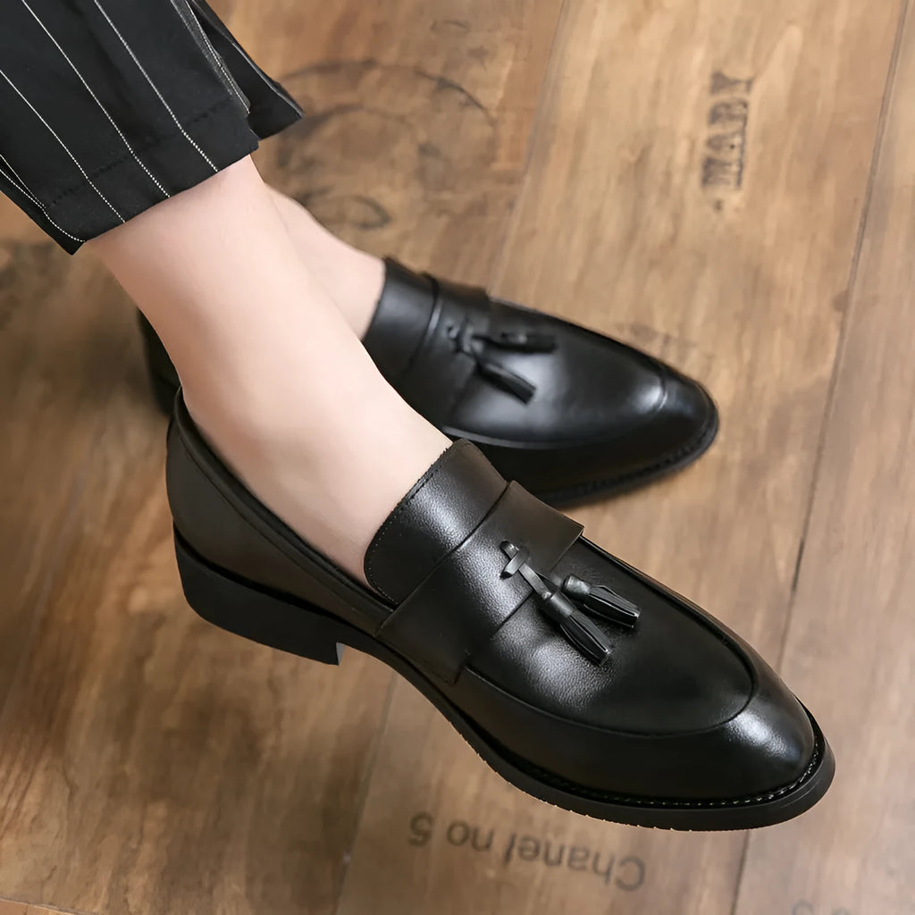 Men's black slip-on tassel loafers with low-top design and rubber sole for business casual wear
