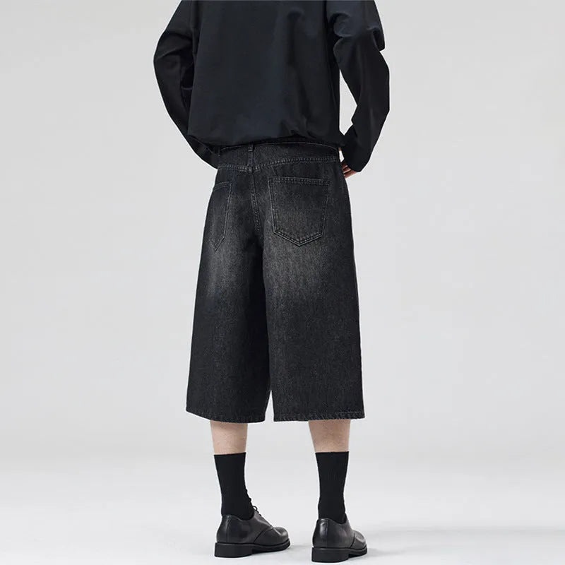 Men's loose straight-leg cropped denim shorts in light blue colour