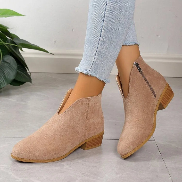 V Cut Chelsea women's chunky heel pointed ankle boots in solid colour, side zipper, artificial PU upper, rubber sole