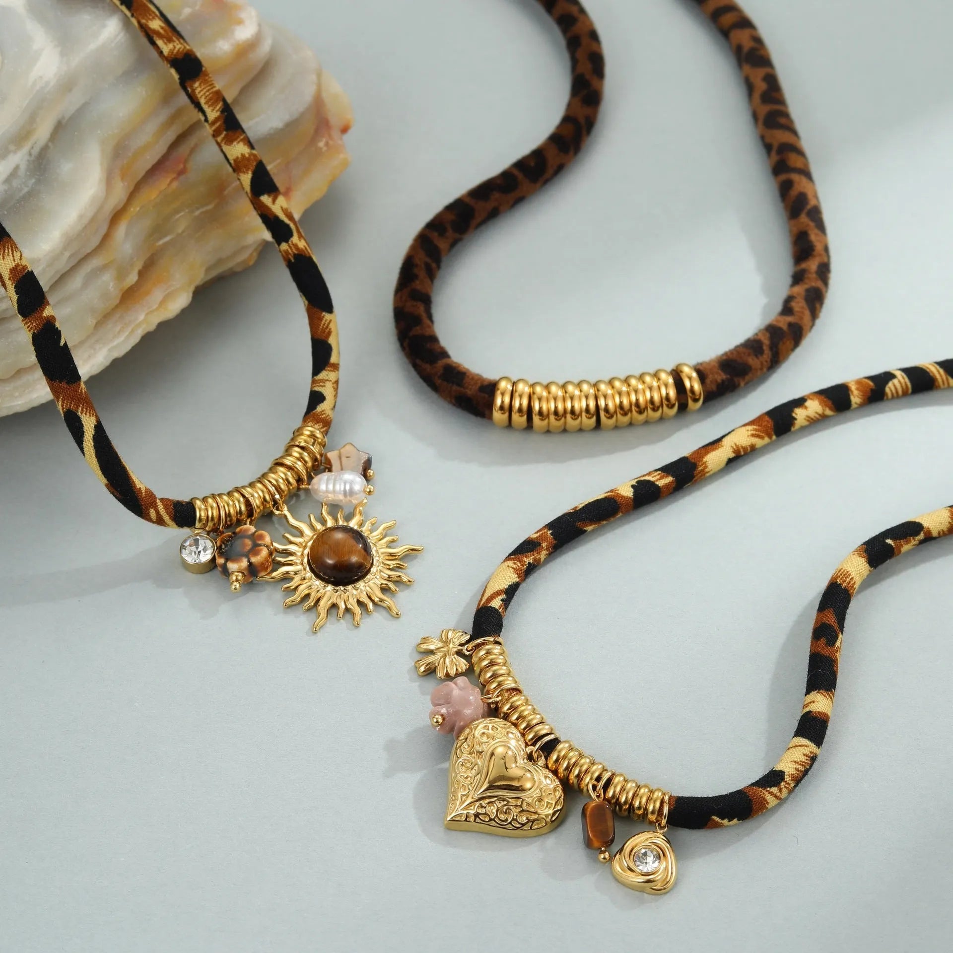 Leopard series stainless steel necklace with geometric pendant on adjustable 41-50cm chain