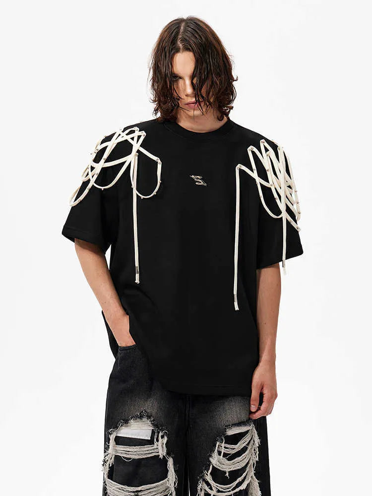 Black T-shirt with rivet ribbon padded shoulders, loose fit, round neck collar