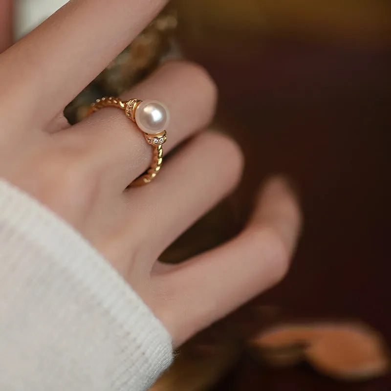 Adjustable copper pearl ring with geometric design in gold or silver finish