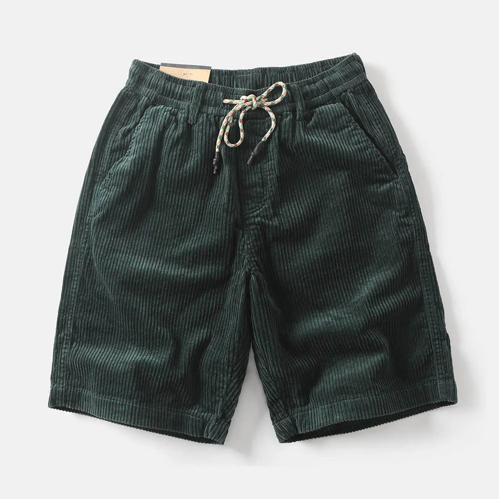 Men's khaki retro American-style cargo shorts with straight leg and multiple pockets