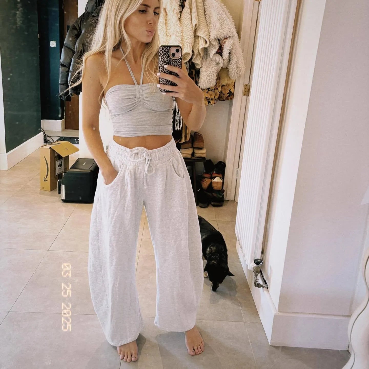 Loose cropped cotton sweatpants with elastic waist and pockets in multiple colour options