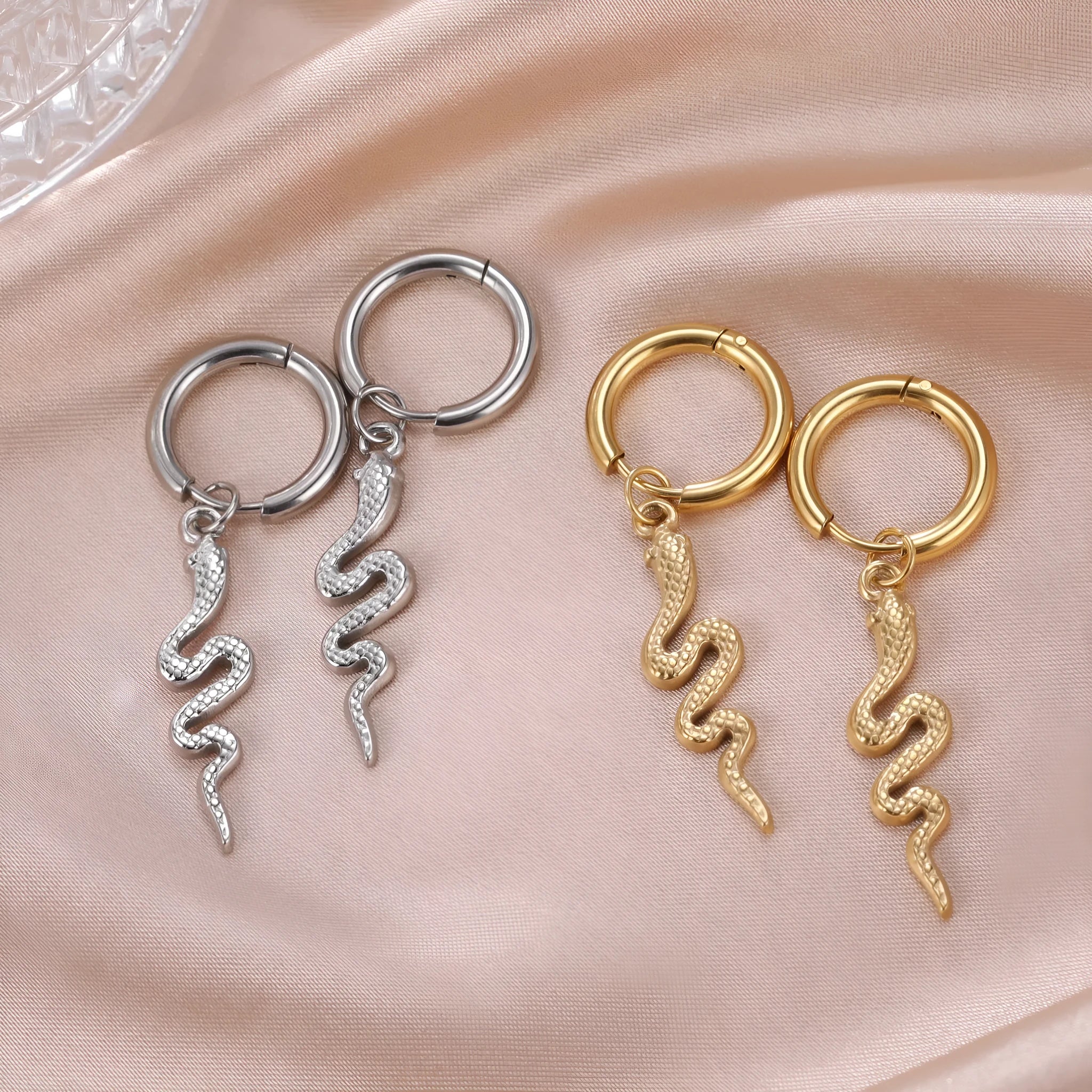 Snake-shaped vintage clip earrings in stainless steel with 18K gold plating