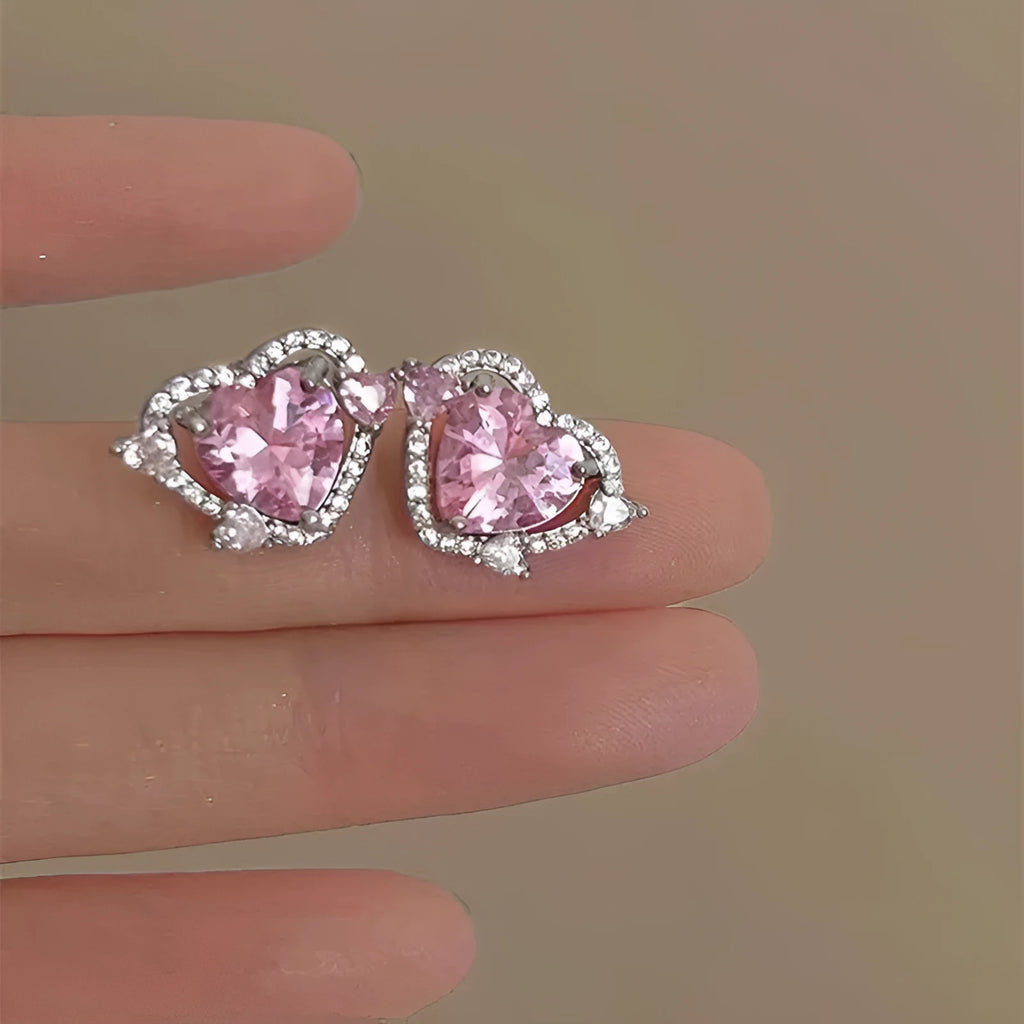 White k gold electroplated heart shaped stud earrings on copper material