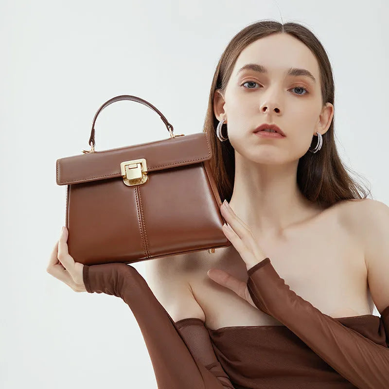 Genuine leather women's shoulder bag in horizontal square shape with adjustable strap.