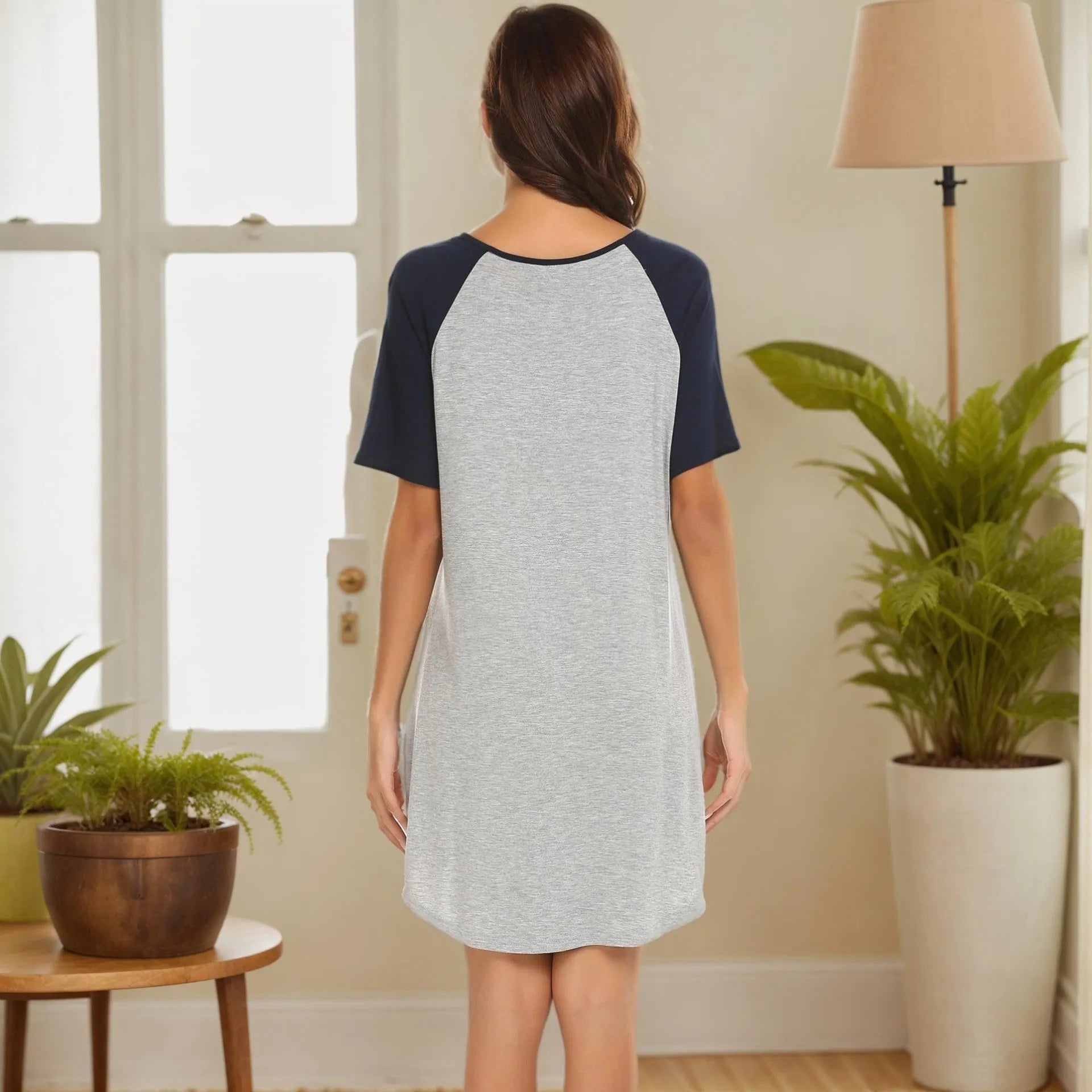 Women's patchwork nightdress with contrasting sleeves in double brushed fabric.
