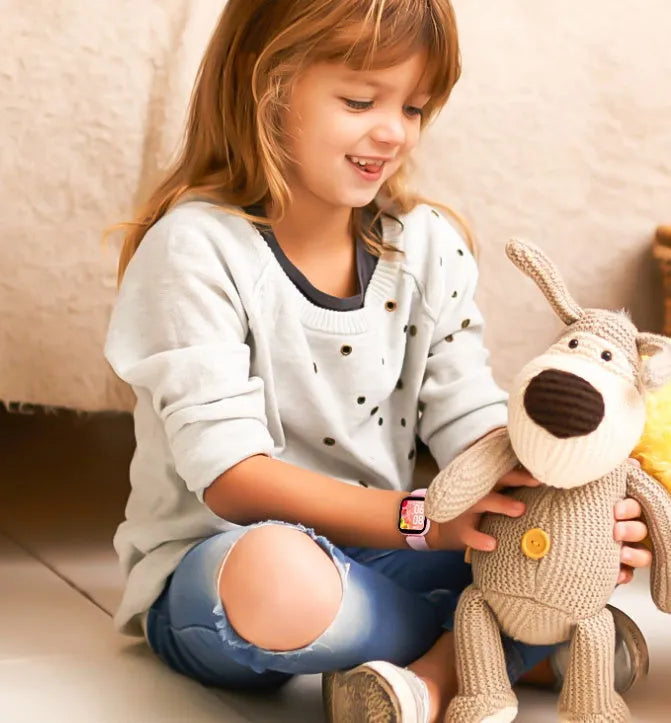 H39T smart children's watch with blue TPU strap and 1.4-inch touchscreen displayed on wrist