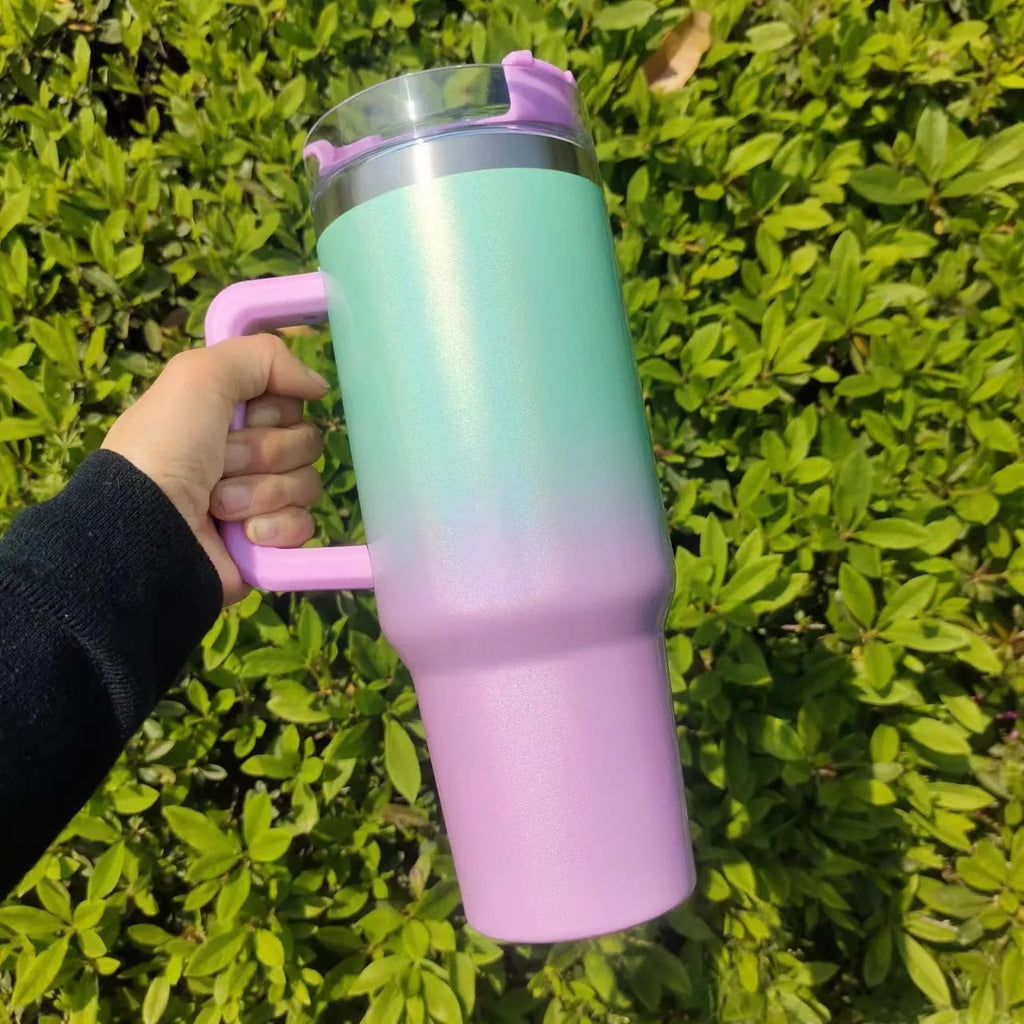 Large stainless steel vacuum insulation cup in gradient colour with thermal insulation properties