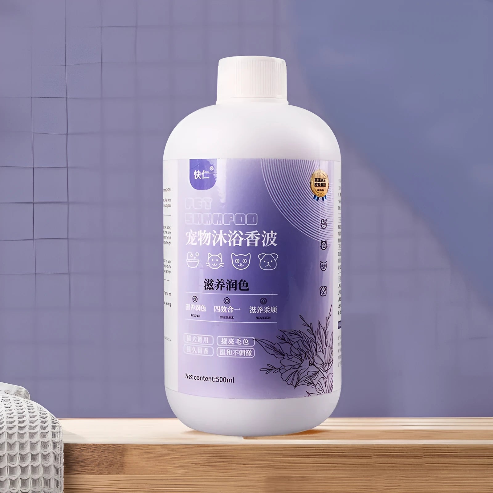 500ml bottle of antibacterial anti-itch pet shower gel for dogs with shea butter and olive oil.
