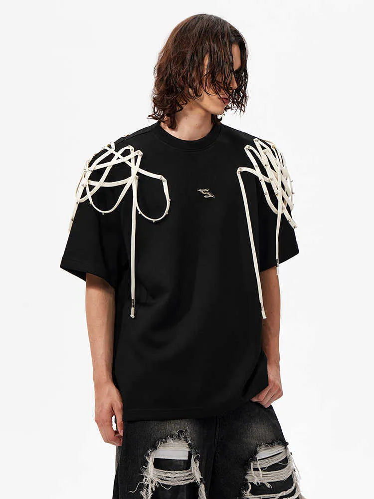 Black T-shirt with rivet ribbon padded shoulders, loose fit, round neck collar