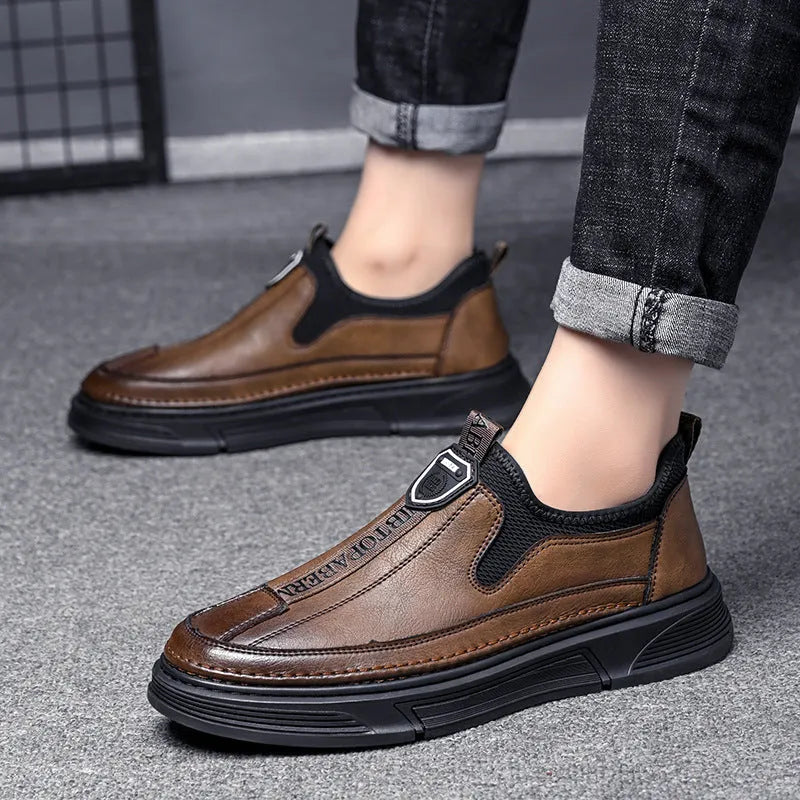 Men's solid colour leather casual shoes with round toe design in black or brown