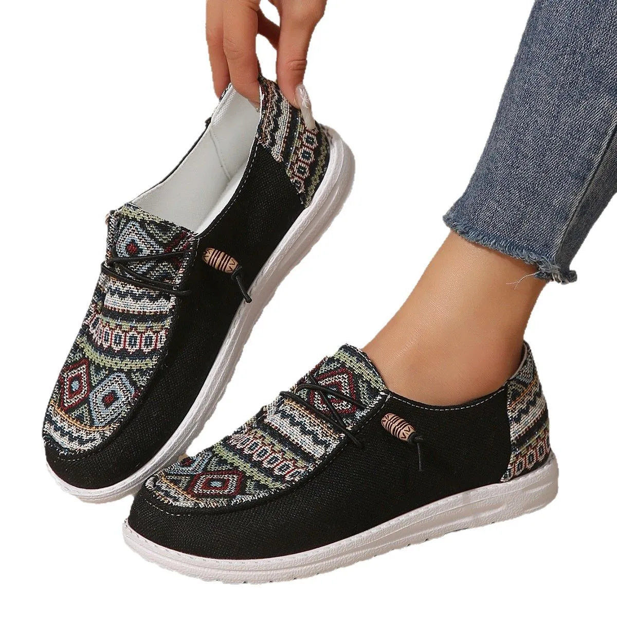 Women's flat round toe low-top shoes in artificial PU upper with rubber sole