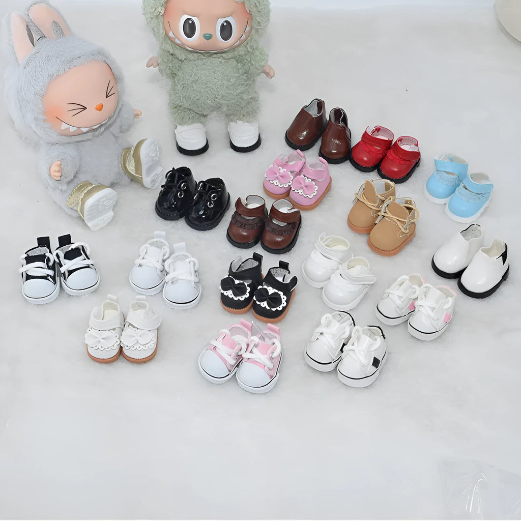 A pair of small black boots for a 17cm fashion doll, an example from the 18-style replacement shoe collection.