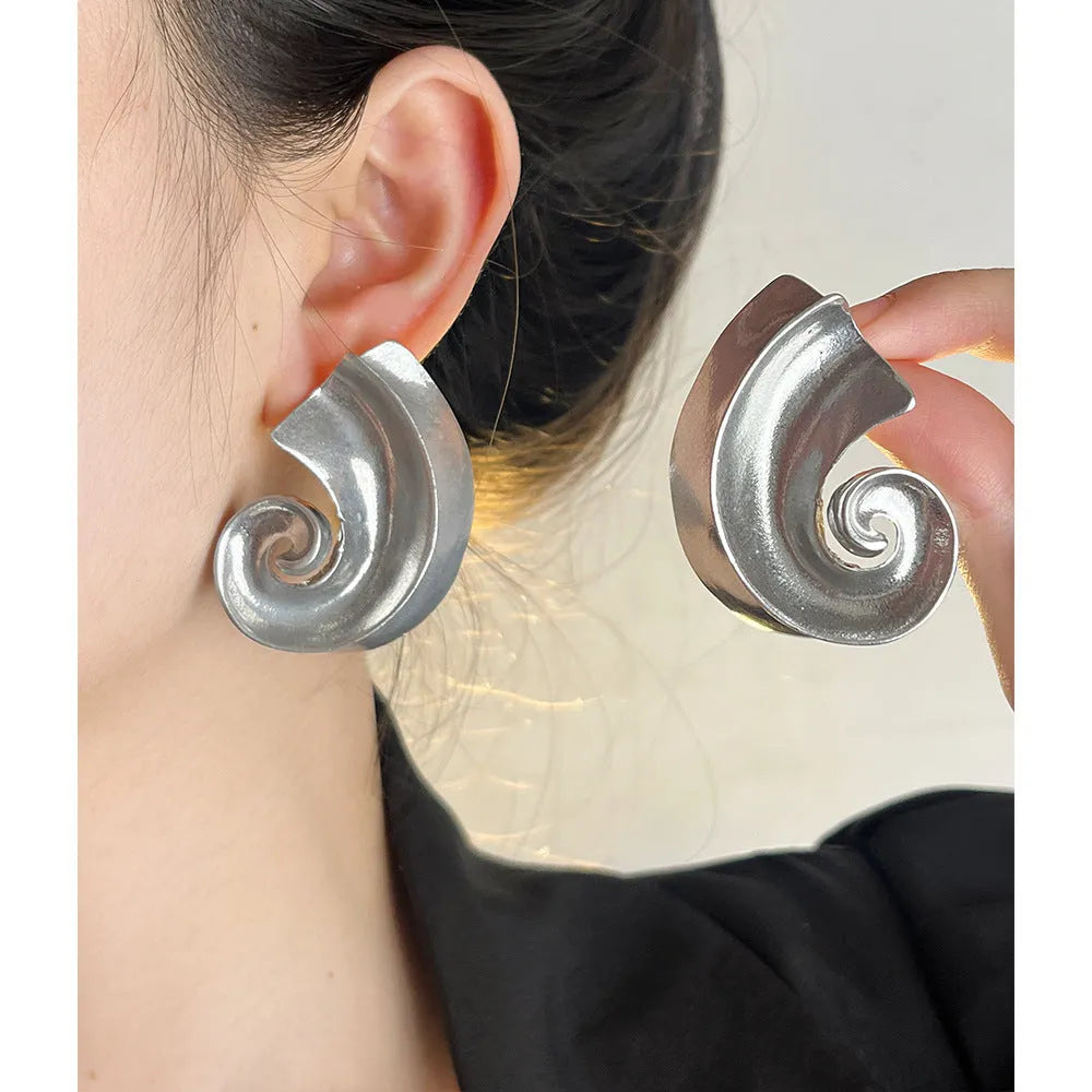 Retro geometric alloy ear studs in gold or silver colours measuring 5cm