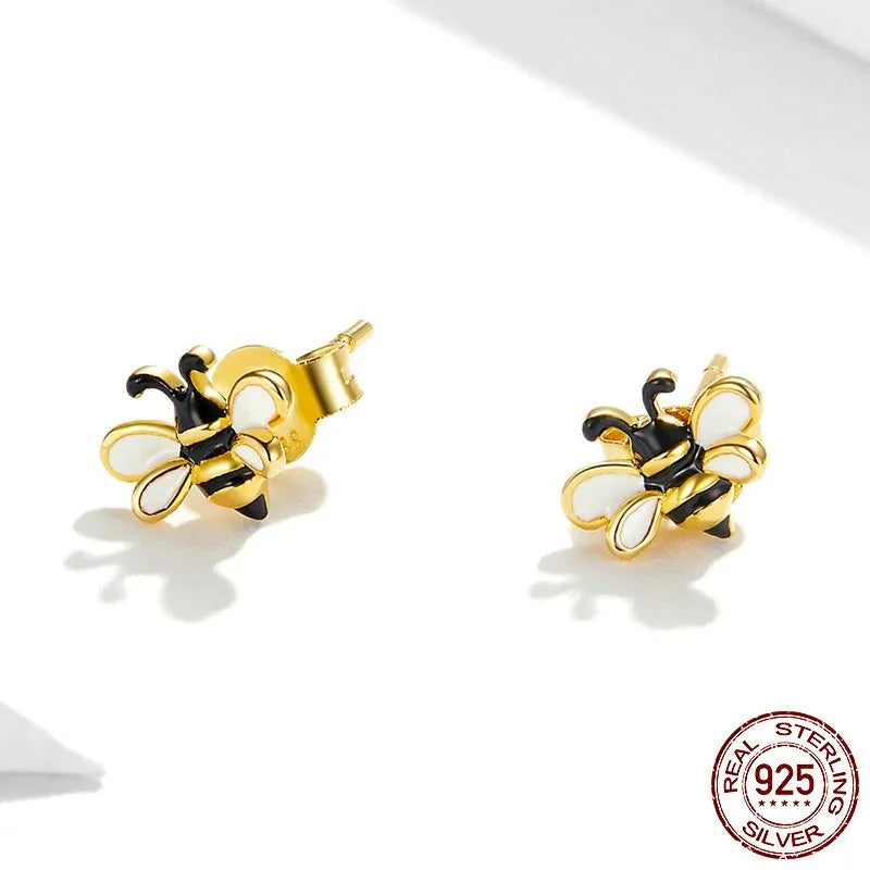 Niche Design S925 silver bee ear studs on a plain background, compact 0.7x0.8cm size