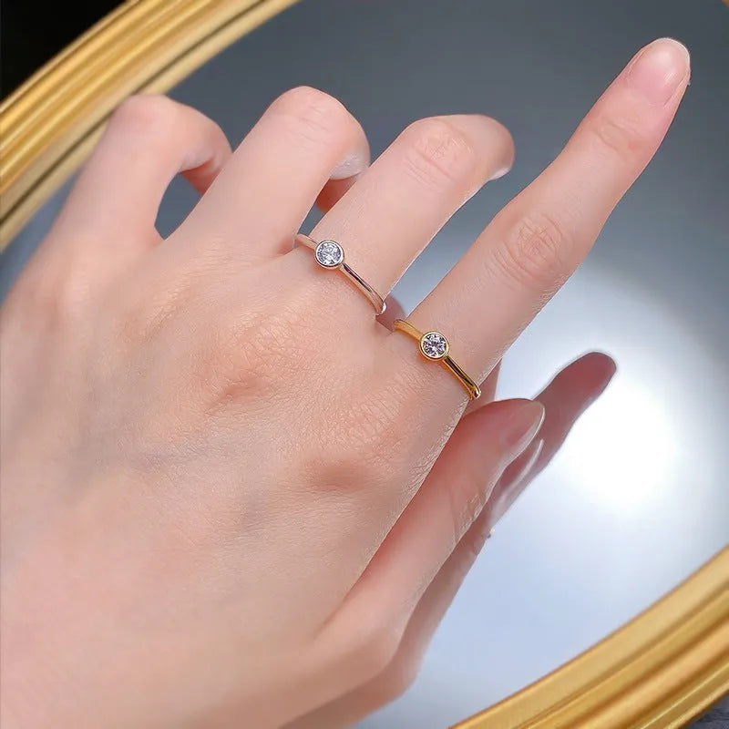 Minimalist silver ring with crown shape and line detailing in Korean Ins style