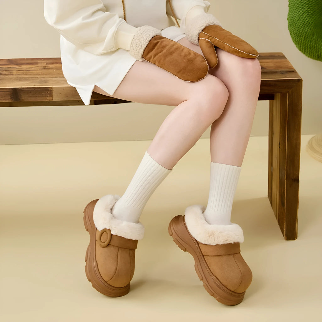 Women's non-slip faux fur slippers with 5cm heel in caramel colour