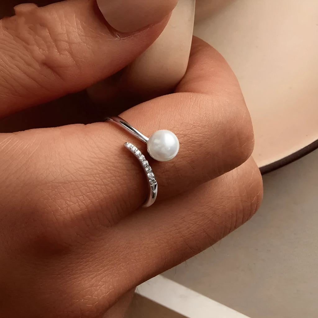 Adjustable women's ring with shell pearls on S925 sterling silver open-loop band