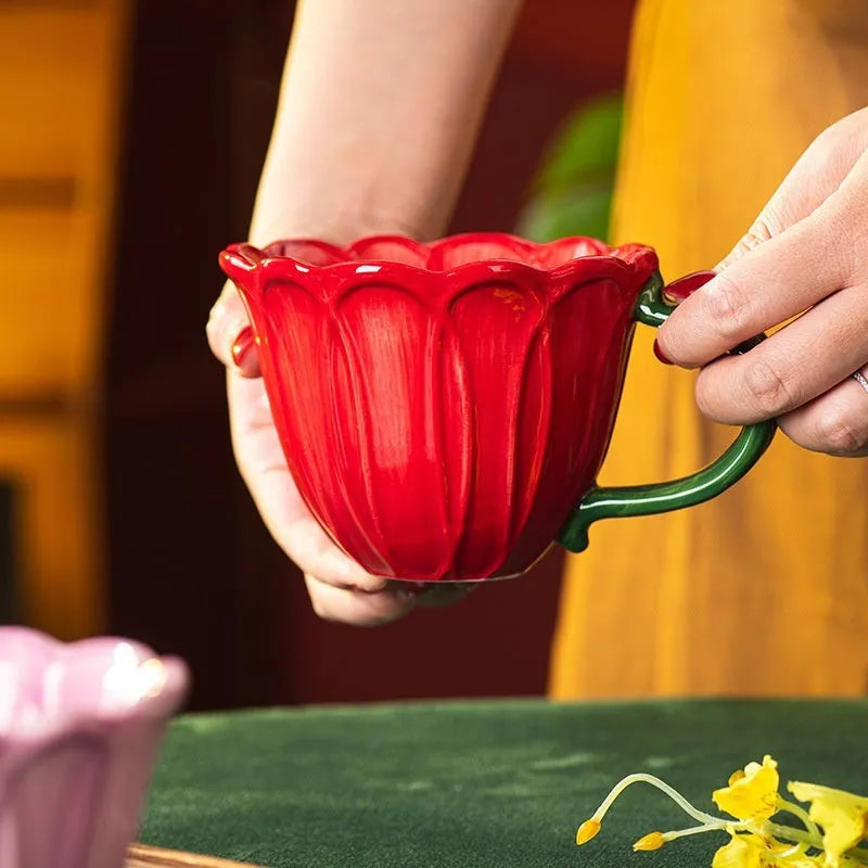 Ceramic breakfast cup with red and purple flower pattern, 500ml capacity.