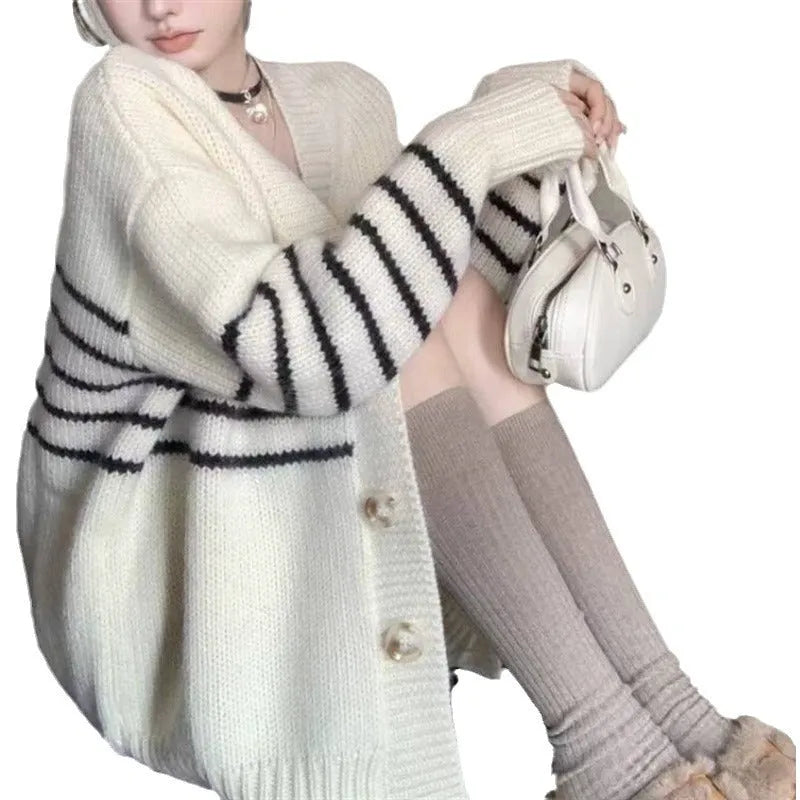 Collar button cardigan with 3D pattern in autumn casual style