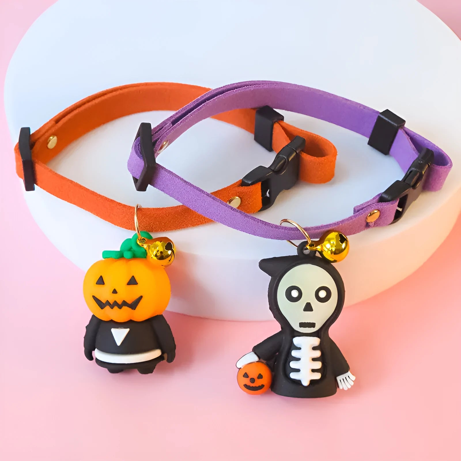 Halloween pet collar decoration in polyester showing cartoon patterns of Pumpkin Man, luminous brat, and luminous skull with four size options.