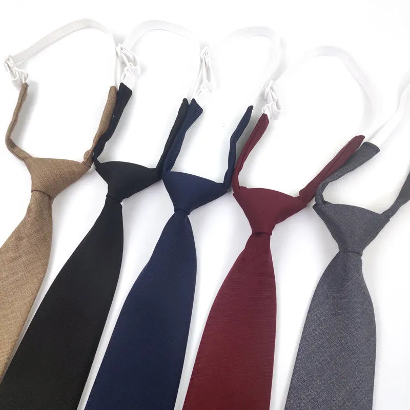Men's solid colour cotton bow tie in navy blue with arrow-style tapered design