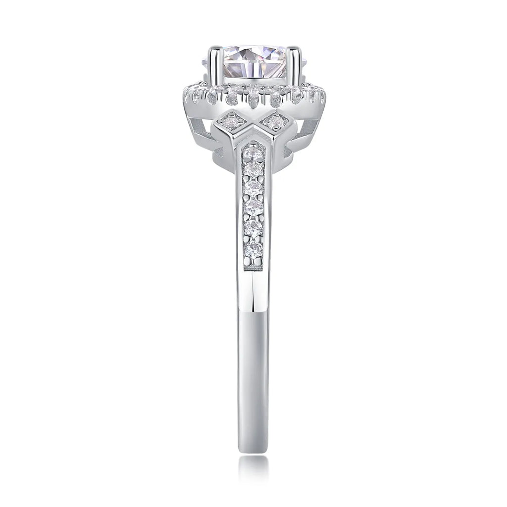 Lighthouse 1-carat moissanite wedding ring set with S925 silver platinum-plated band on display in gift box