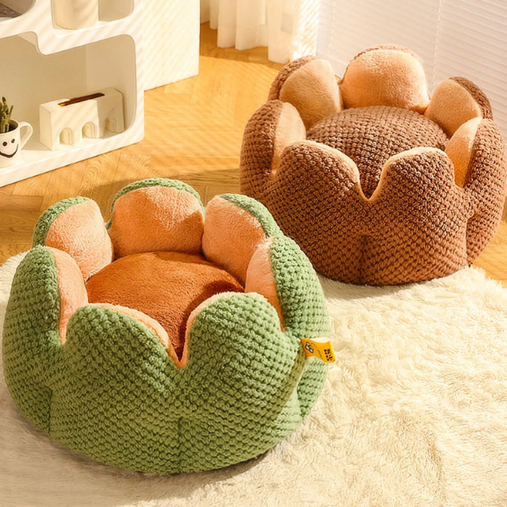 Cactus petal shaped pet kennel mat in soft plush material with non-slip bottom