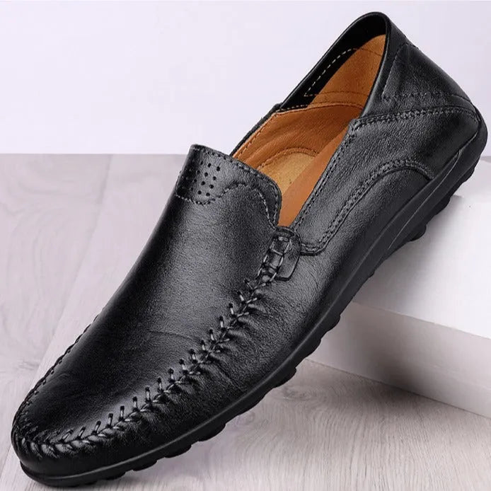 Men's round-toe casual leather shoes in cowhide, shown in black with a flat rubber sole.