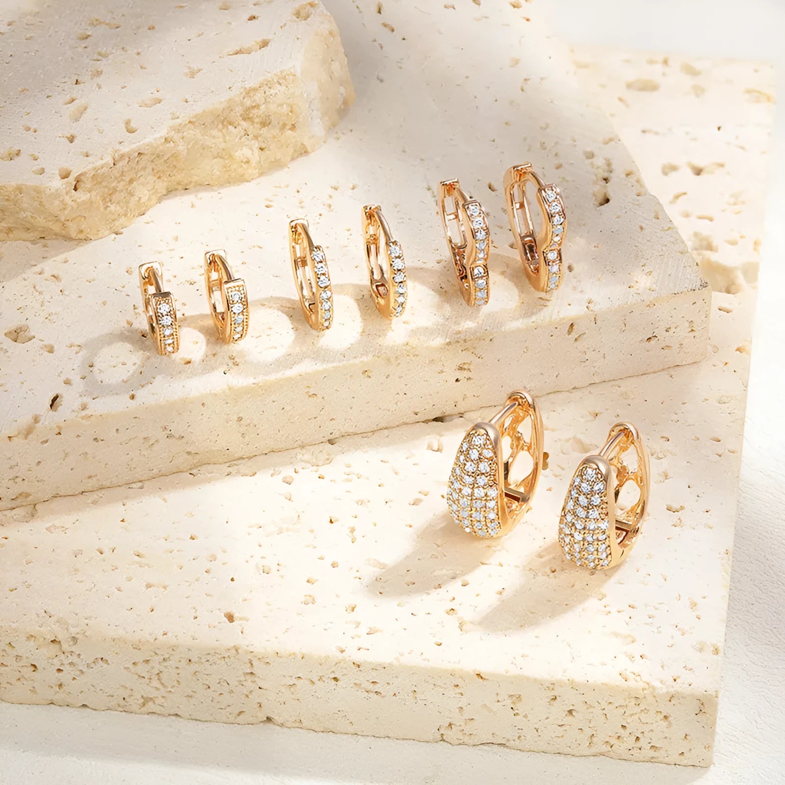 Heart-shaped brass gold plated ear clip earrings with zircon decoration in copper construction
