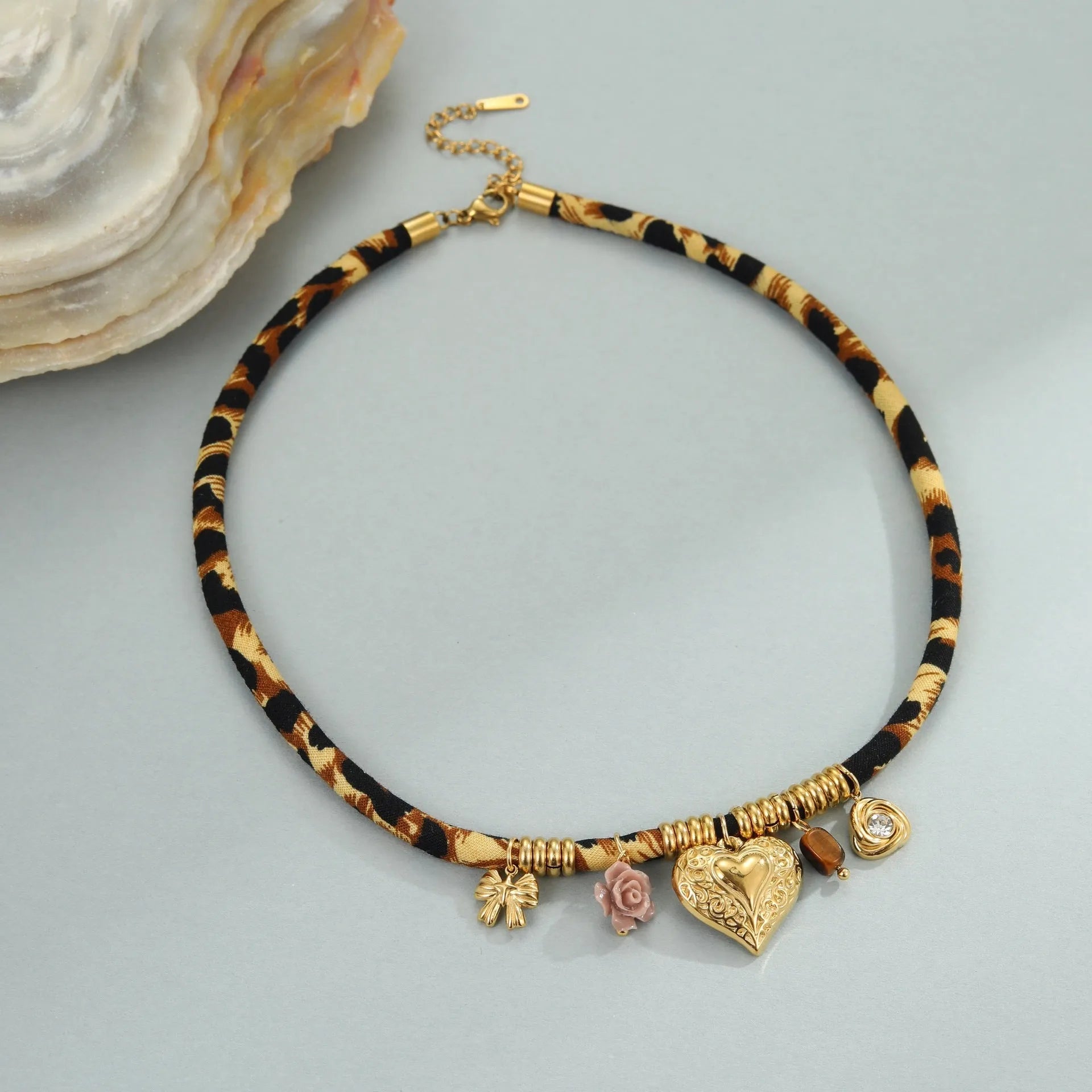 Leopard series stainless steel necklace with geometric pendant on adjustable 41-50cm chain